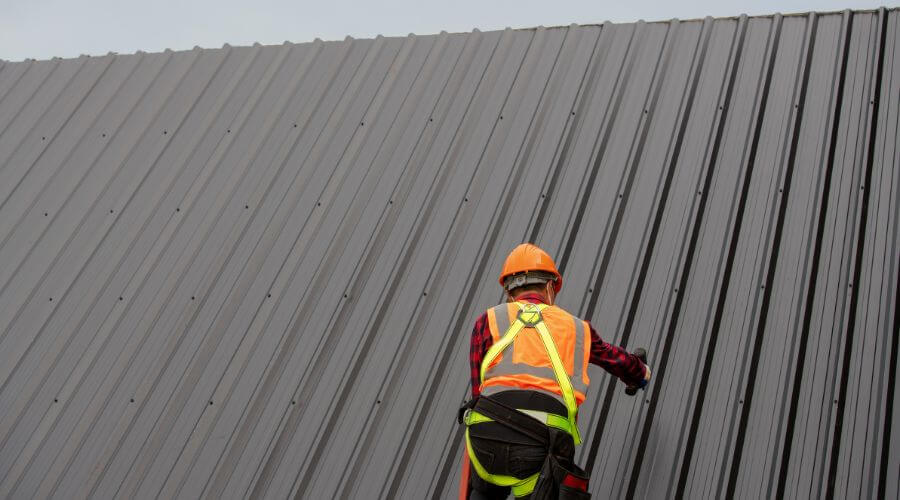 Professional gutter cleaning in Playa Vista, CA